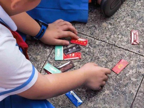 中新网评：孩子拍“烟卡” 不能止于“一禁了之”