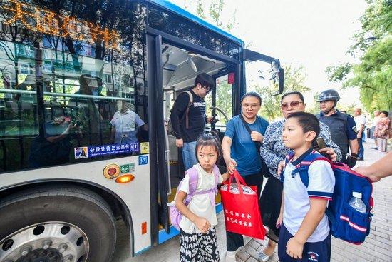 北京公交常规线路也能“通学”了 回天地区中小学迎来公交送学 (http://www.cnwts.cn/) 教育 第2张