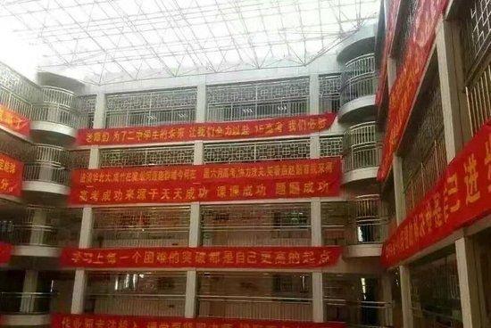 校园铁丝网 能托住下坠的孩子吗？ (http://www.cnwts.cn/) 教育 第5张