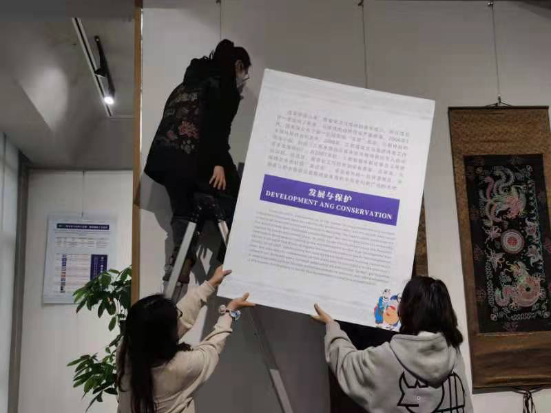 建线上博物馆 办实体展 北外学生把非遗马尾绣搬进校园 (http://www.cstr.net.cn/) 教育 第3张