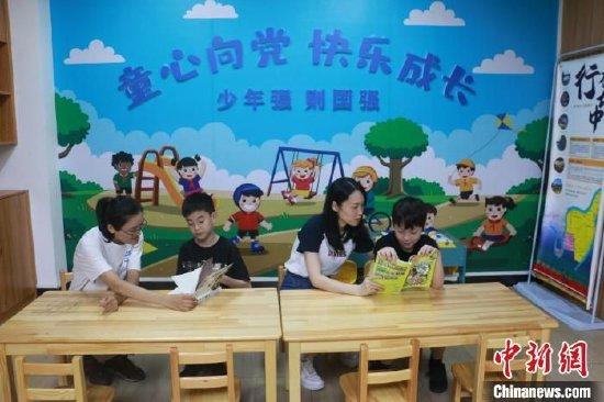 图为8月13日孩子们在广西柳州市一社区开办的暑期托管班。中新社记者 林馨 摄