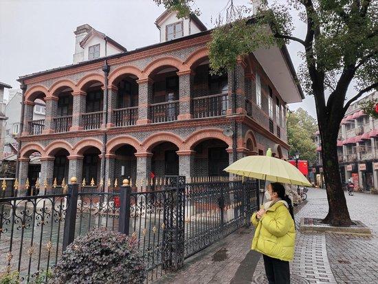 给环卫工人送新年祝福 上海中小学生交上特别的“寒假作业”