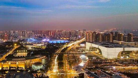 2021年1月14日，江苏常州，航拍文化广场夜景。图片来源：人民视觉