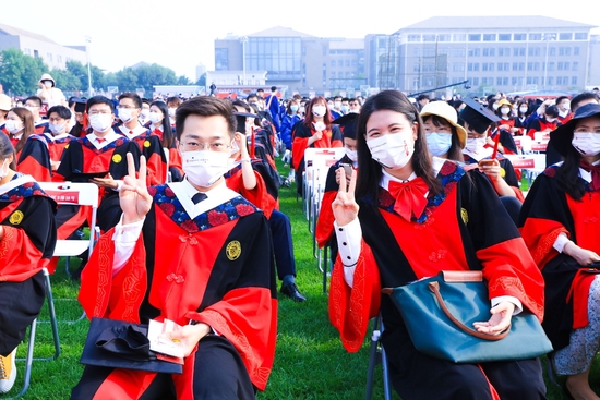北京大学研究生毕业典礼现场。图/北京大学
