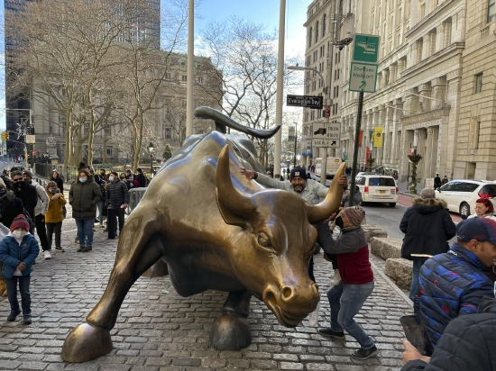 ▲华尔街铜牛像。图/IC photo
