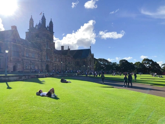 2019年4月，Jenny在澳大利亚悉尼大学游玩。受访者供图